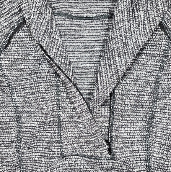 Lululemon Think Fast Pullover Size 2 - Picture 12 of 12